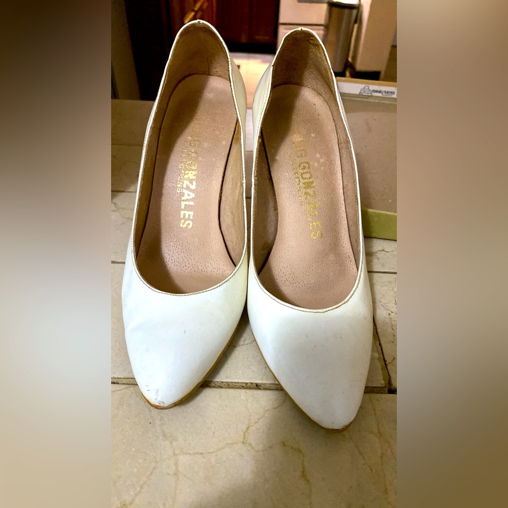 Ros Hommerson White Sandals Elegant Design